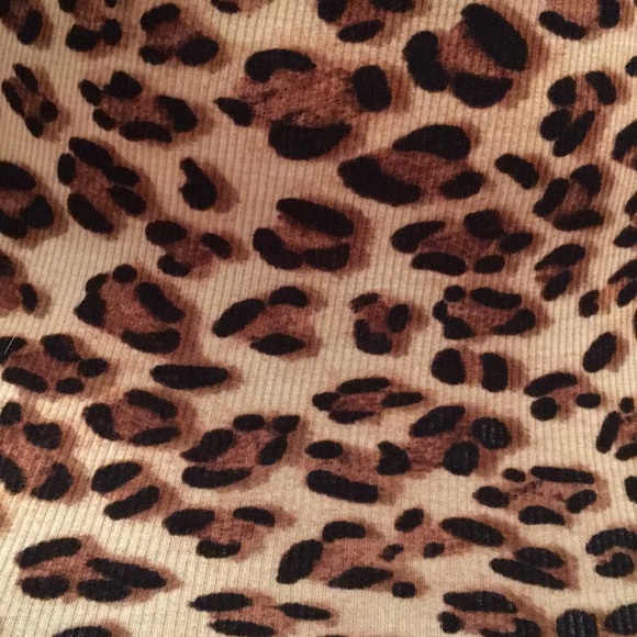 NWT Guess top - Picture 4 of 4